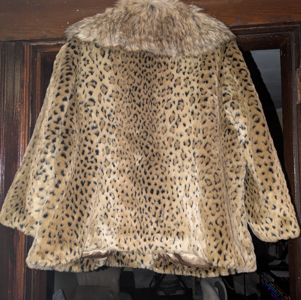 Faux Fur Leopard print Jacket. 3/4 length sleeves. INC International Concepts. - Picture 3 of 5